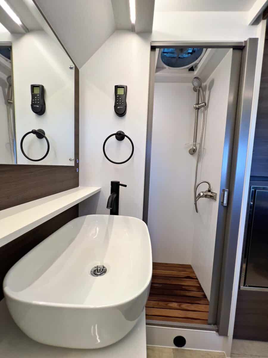 Xplore X145 bathroom sink shower