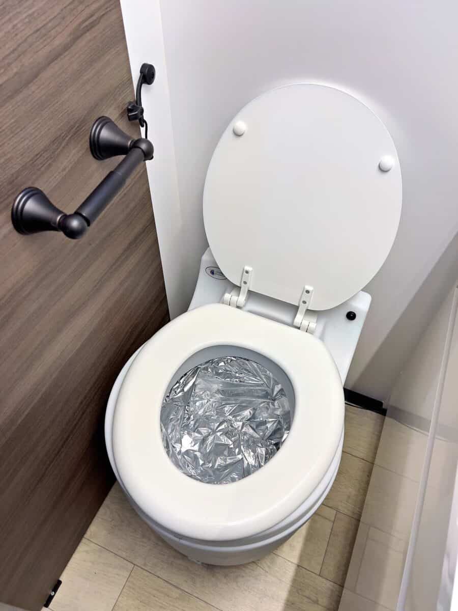 Xplore X145 dry flush toilet